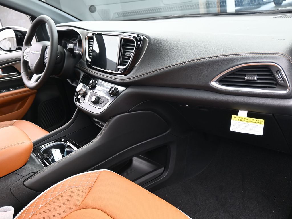 New 2026 Diamond Black Crystal Pearlcoat Chrysler Pinnacle image 55