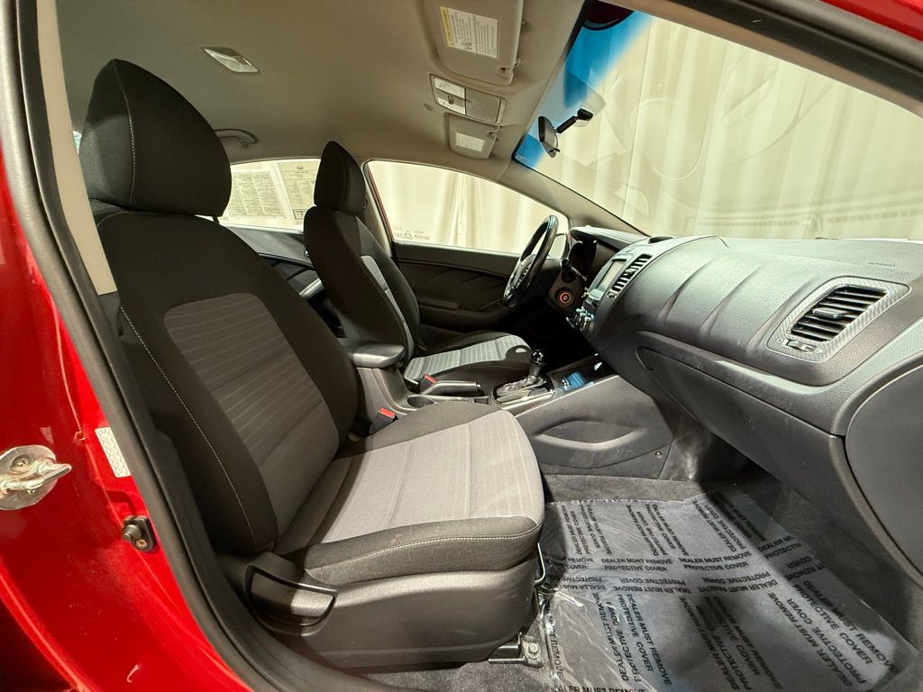 Thumbnail: 2017 Kia Forte - 19