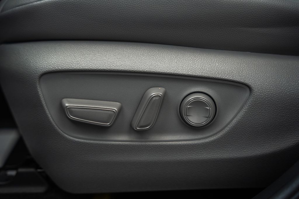 ToyotaHighlander Hybrid41
