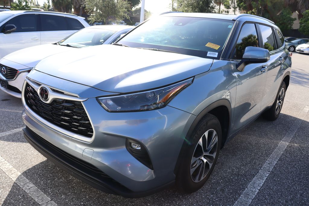 Thumbnail: 2023 Toyota Highlander - 2