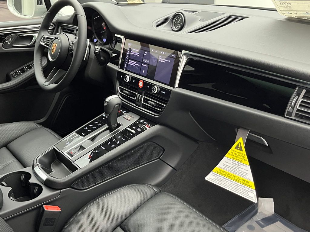 Thumbnail: 2026 Porsche Macan - 30