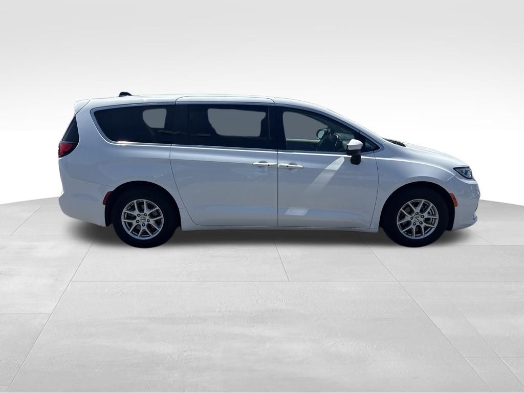 Used 2023 Chrysler Pacifica Van