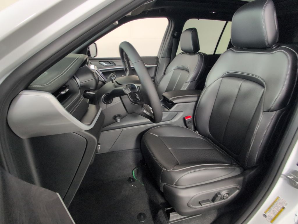 new 2025 Jeep Grand Cherokee car, priced at $41,585