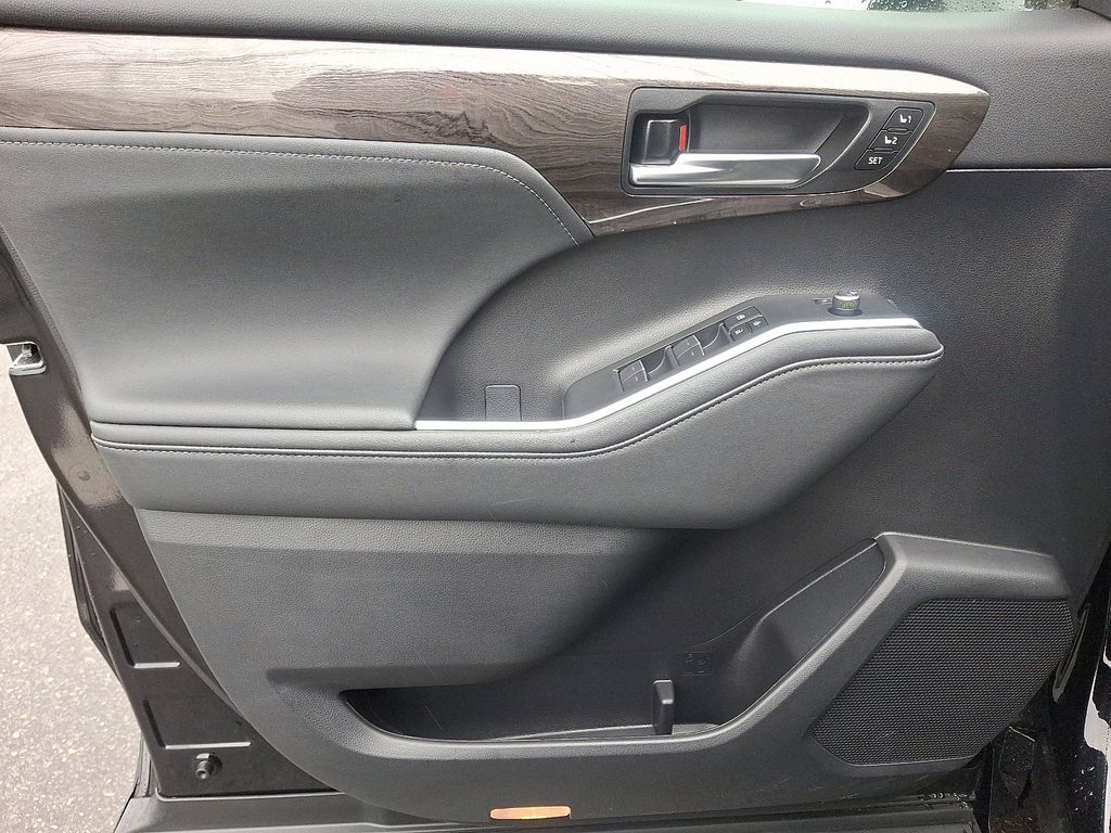 2023 Toyota Highlander Platinum 12