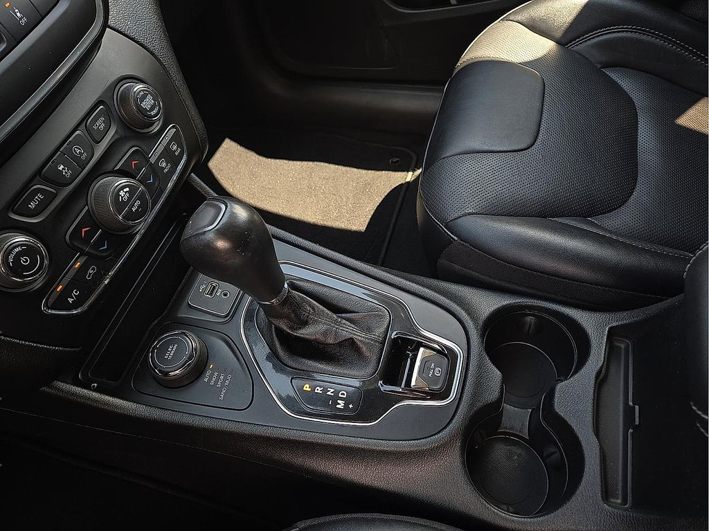 Used 2023 Jeep Cherokee Altitude For Sale in Farmington, AR