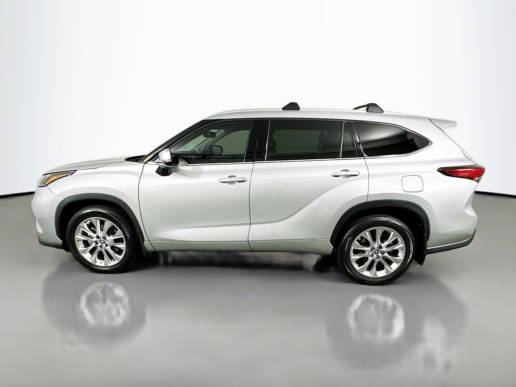 Thumbnail: 2023 Toyota Highlander - 8