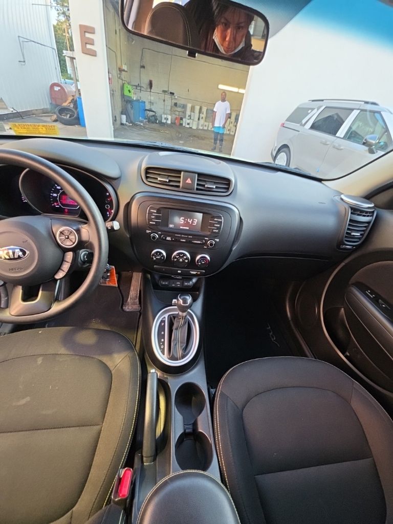 Used 2015 Green Kia Plus image 20