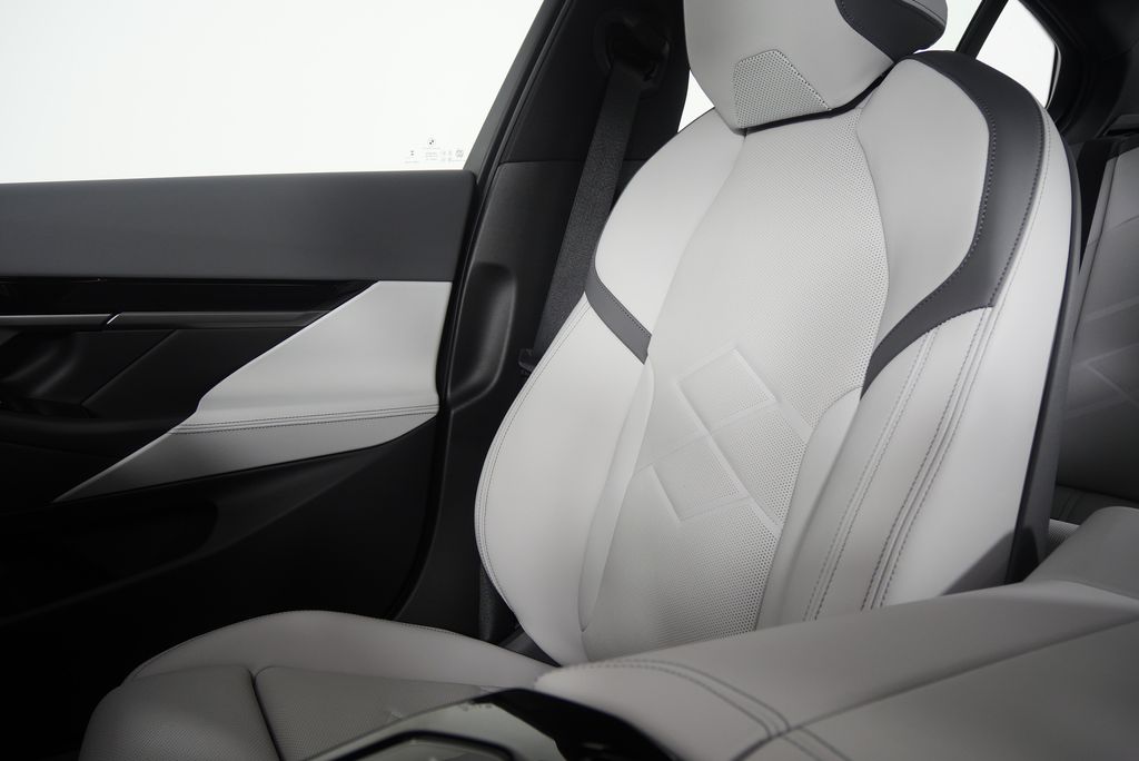 Thumbnail: 2026 BMW 5 Series - 24