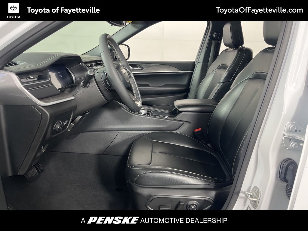 Thumbnail: 2024 Jeep Grand Cherokee L - 25