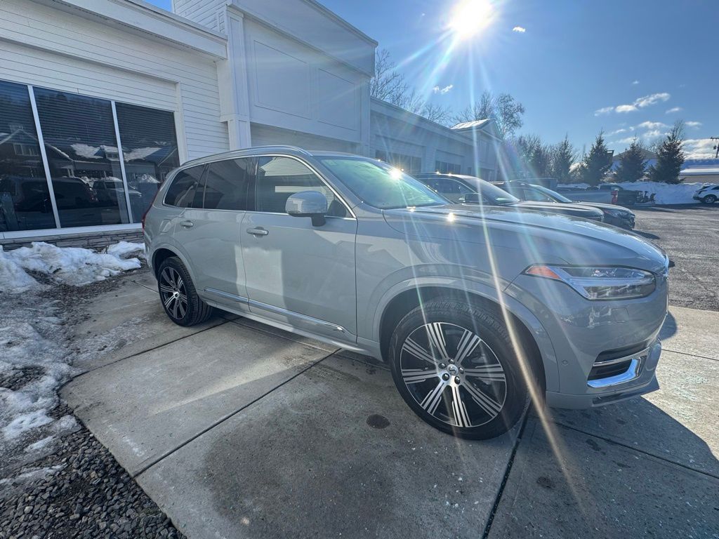 Gray Metallic 2025 Volvo XC90 B6 Ultra Bright Theme 7-Passenger AWD SUV / Crossover All-Wheel Drive Automatic