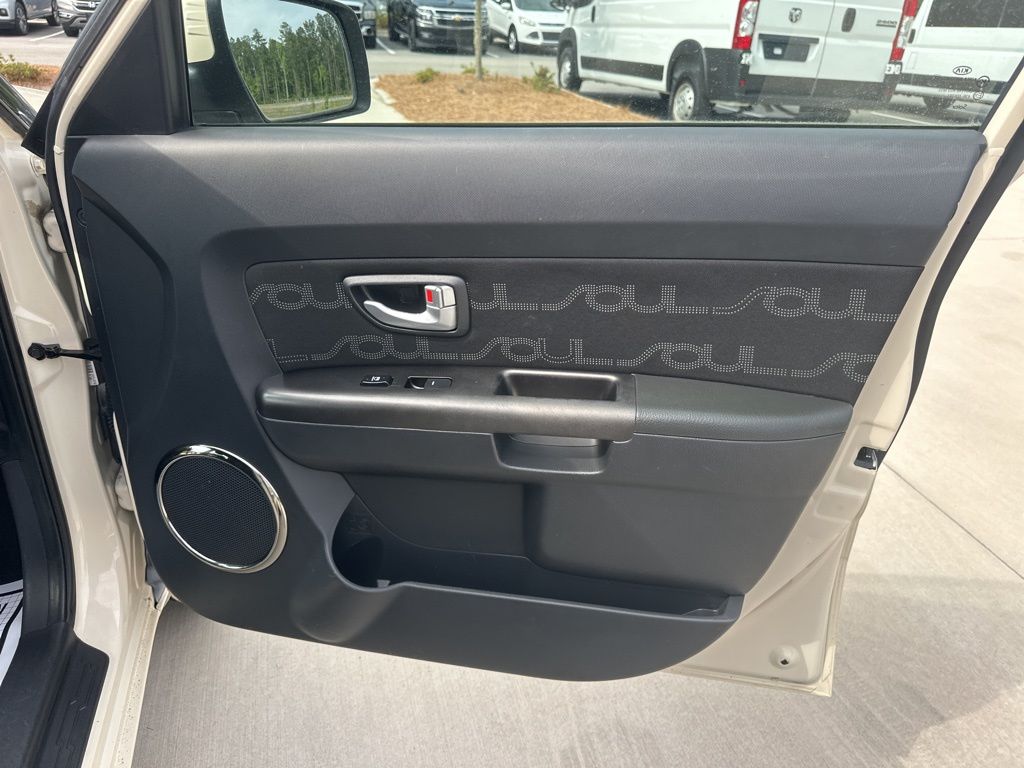 2013 Dune Kia Soul Plus FWD Hatchback