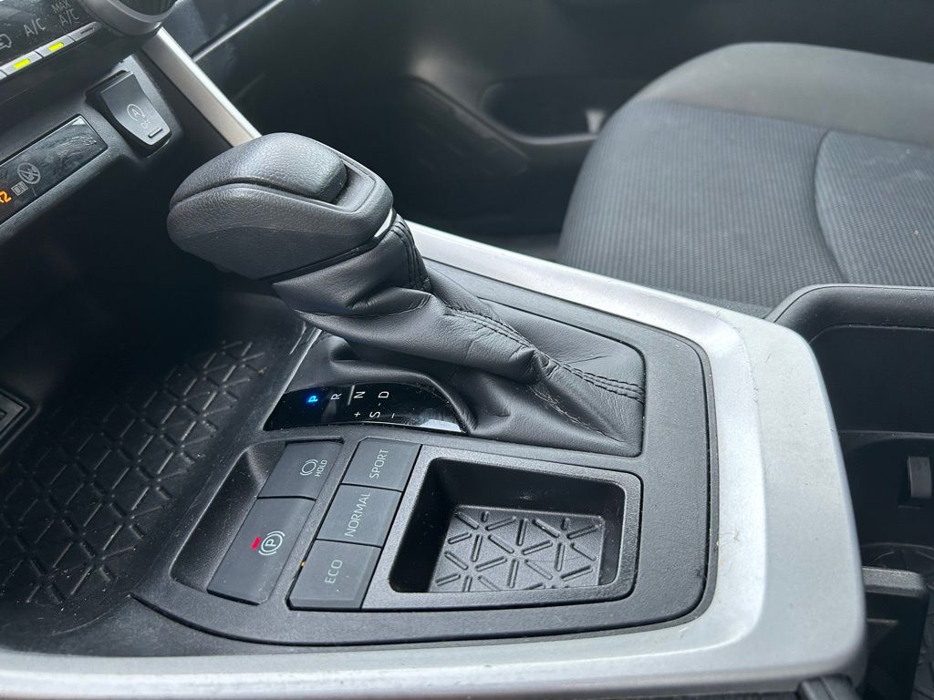 2024 Toyota RAV4 LE 21