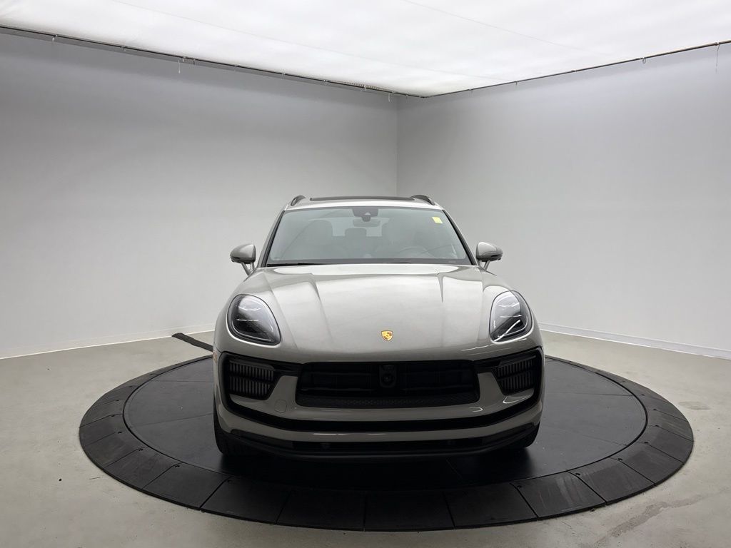 Thumbnail: 2023 Porsche Macan - 10