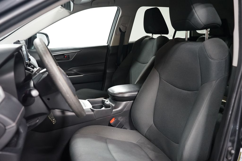 Thumbnail: 2021 Toyota RAV4 - 6