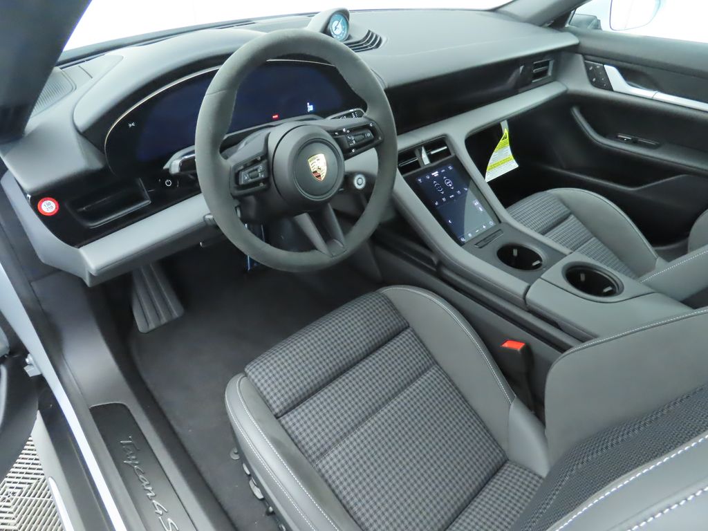 Thumbnail: 2025 Porsche Taycan - 4