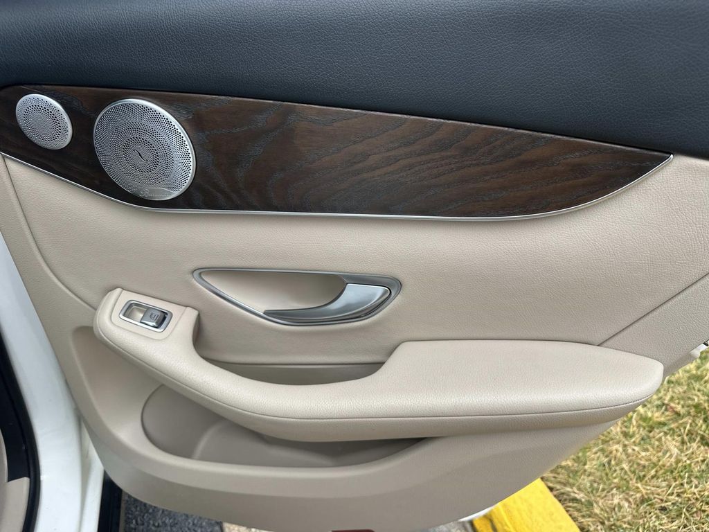 Thumbnail: 2018 Mercedes-Benz GLC - 22