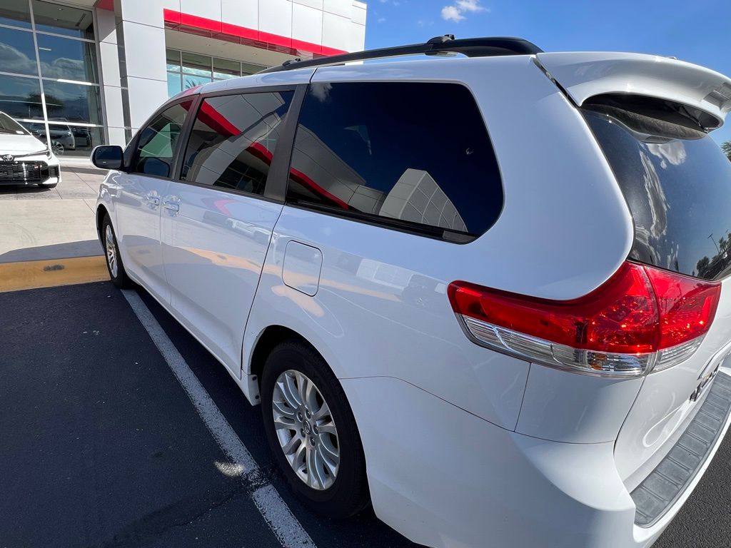 Thumbnail: 2012 Toyota Sienna - 3