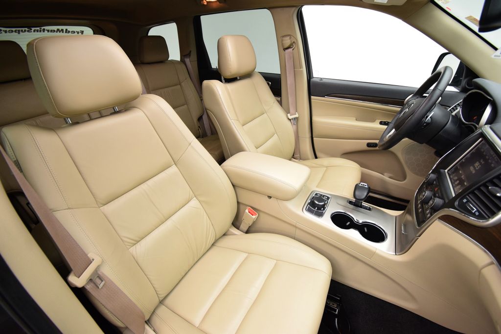 used 2015 Jeep Grand Cherokee car, priced at $13,900