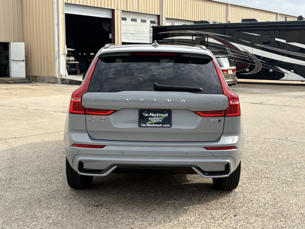 Certified Used 2024 Gray Metallic Volvo B5 Core image 5