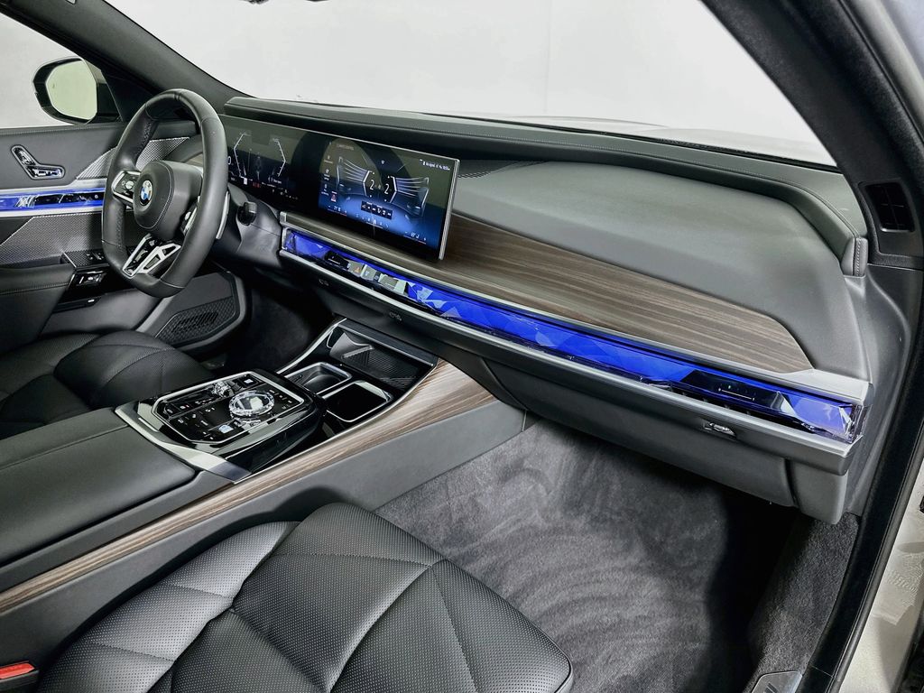 Thumbnail: 2025 BMW 7 Series - 29