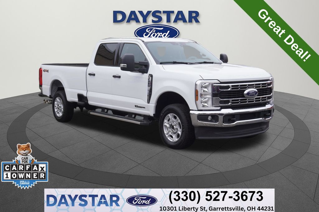 Oxford White 2025 Ford F-250 Super Duty Pickup Truck Four-Wheel Drive Automatic