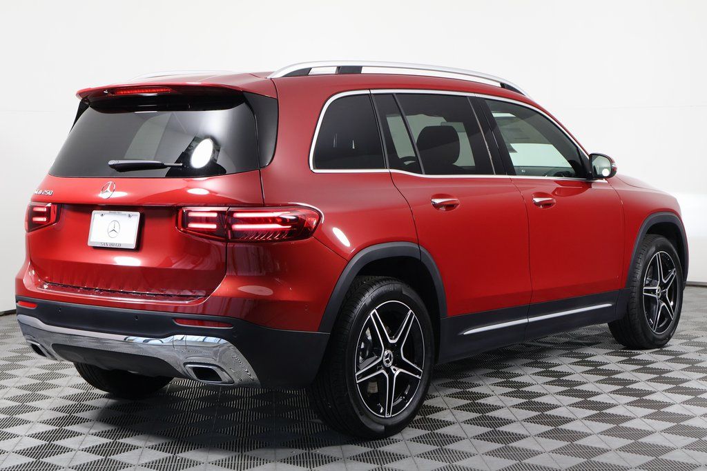 Thumbnail: 2026 Mercedes-Benz GLB - 2