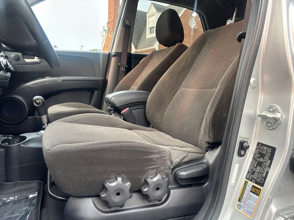 Used 2010 Silver Kia EX image 22