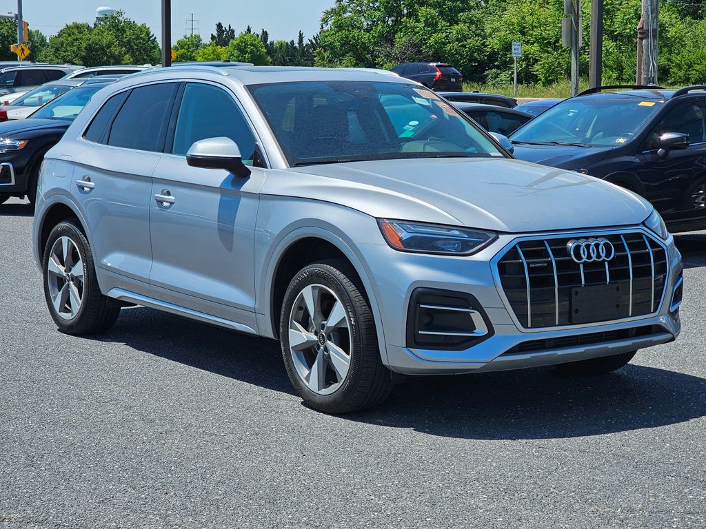 Florett Silver Metallic 2023 Audi Q5 quattro Premium 40 TFSI SUV / Crossover All-Wheel Drive 7-Speed Automatic