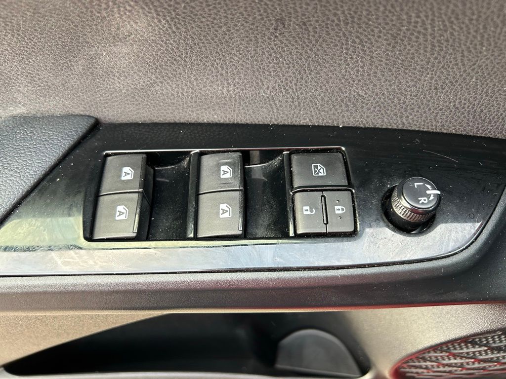 Thumbnail: 2016 Toyota Prius - 16