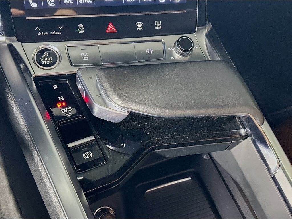 2021 Audi e-tron Premium Plus