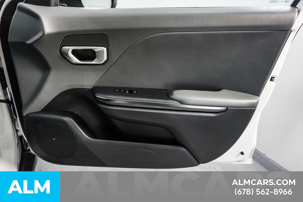 Used 2025 White Kia LXS image 38