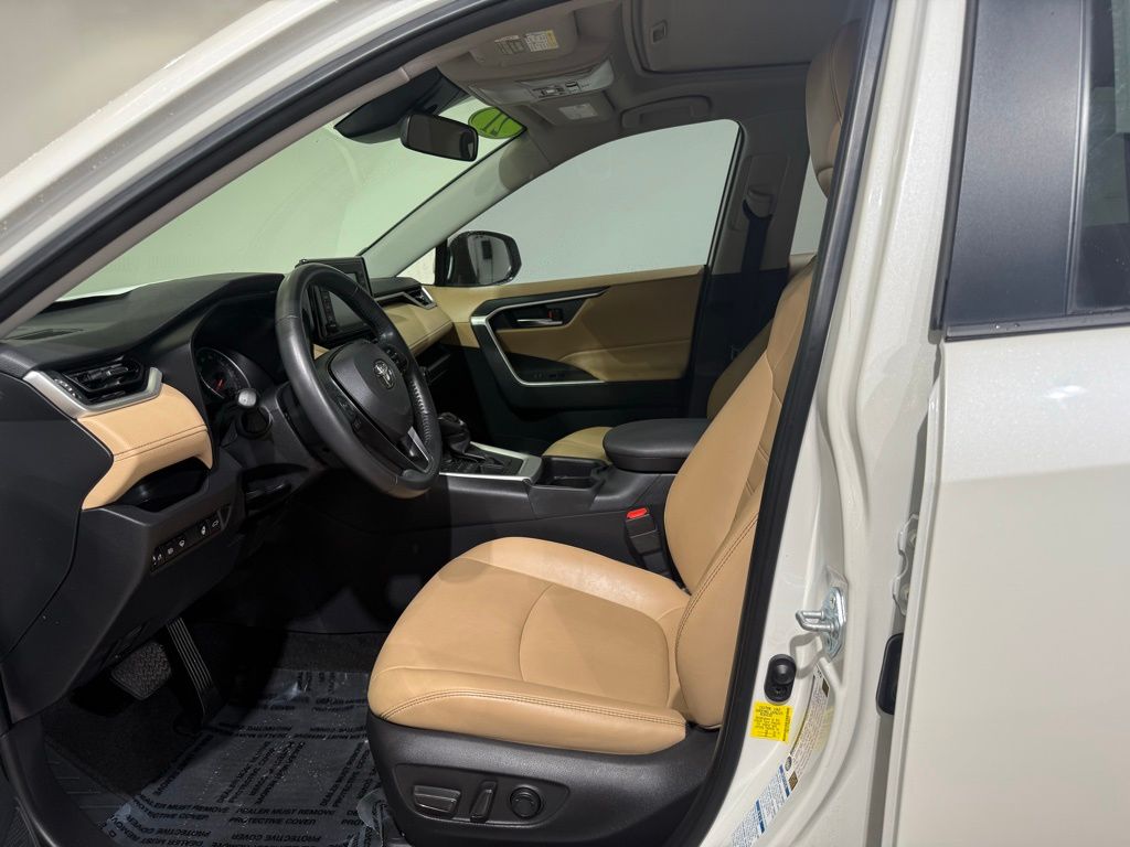 2021 Toyota RAV4 XLE Premium 13