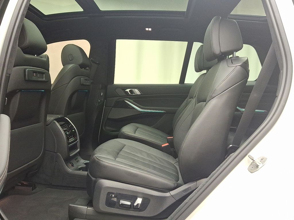 Thumbnail: 2020 BMW X7 - 9