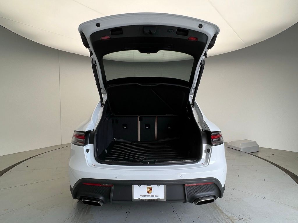 2025 Porsche Macan  20