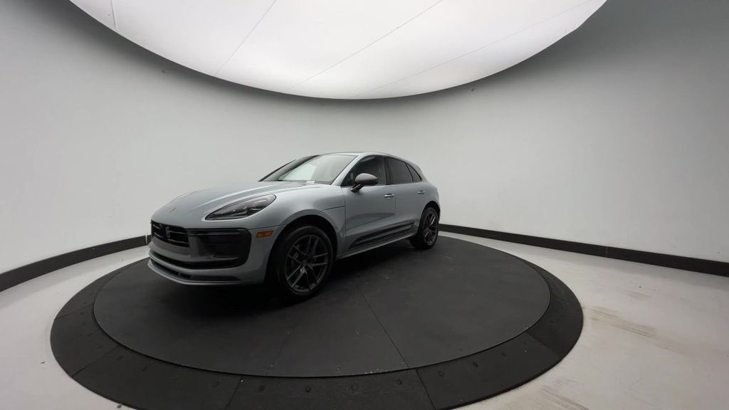 2024 Porsche Macan T 4