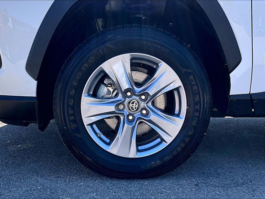 2024 Toyota RAV4 Hybrid — photo 7