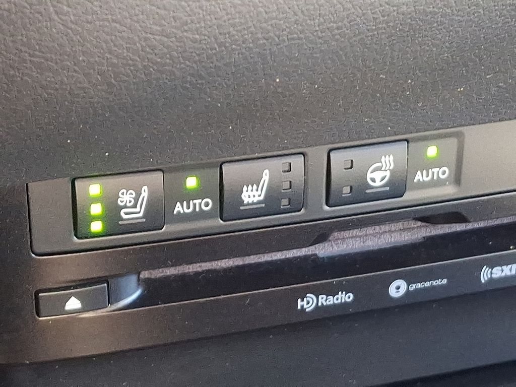 Thumbnail: 2021 Lexus ES - 26