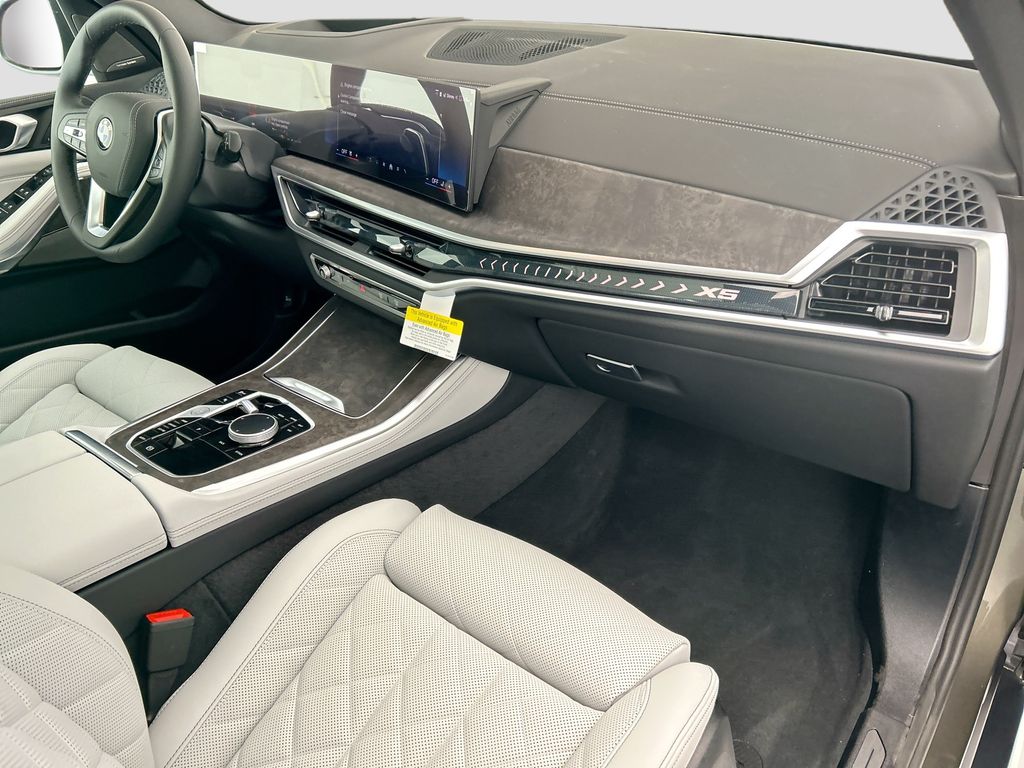 Thumbnail: 2026 BMW X5 - 16