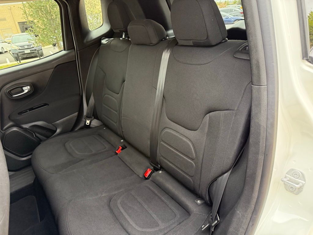 Thumbnail: 2019 Jeep Renegade - 21