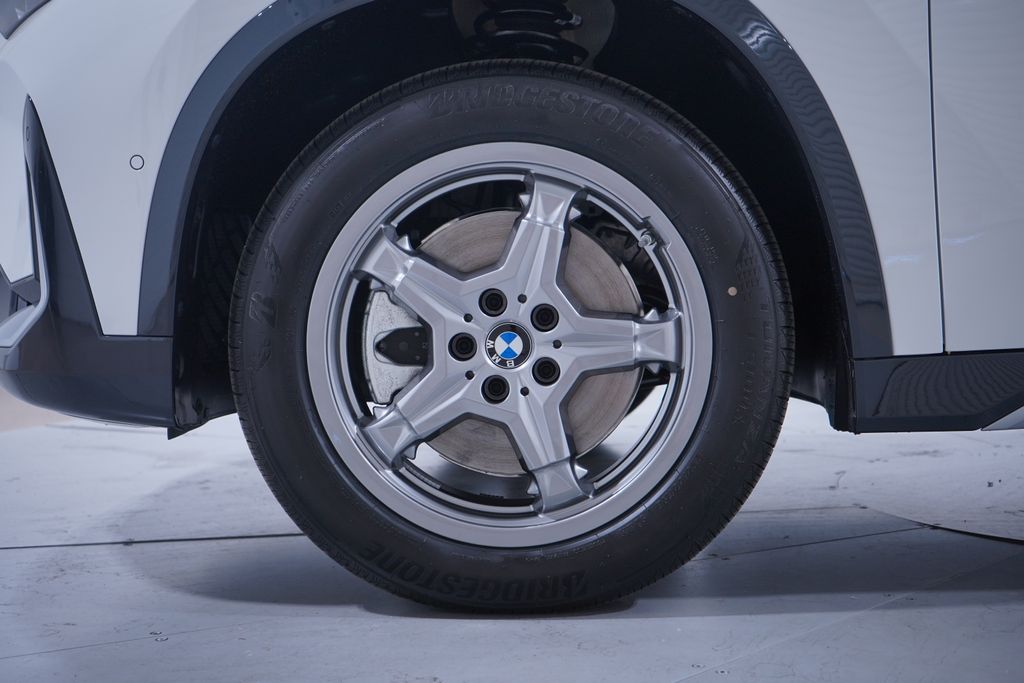 Thumbnail: 2026 BMW X1 - 2
