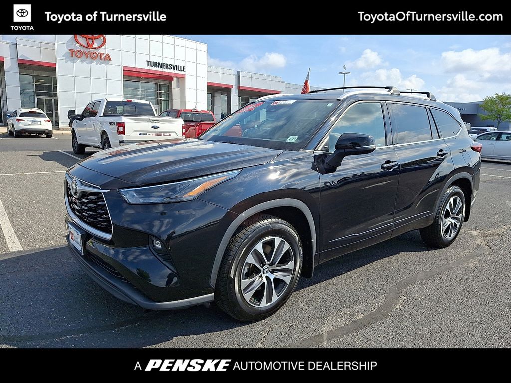 Thumbnail: 2022 Toyota Highlander - 1