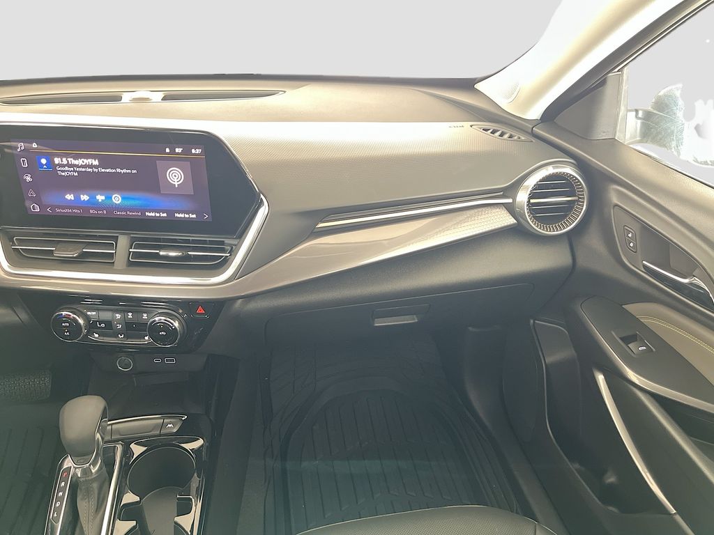 Used 2025 Green Chevrolet ACTIV image 24