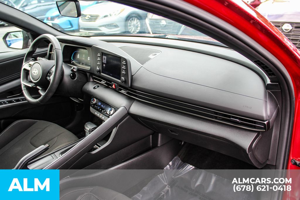 Used 2025 Red Hyundai SEL Sport image 21