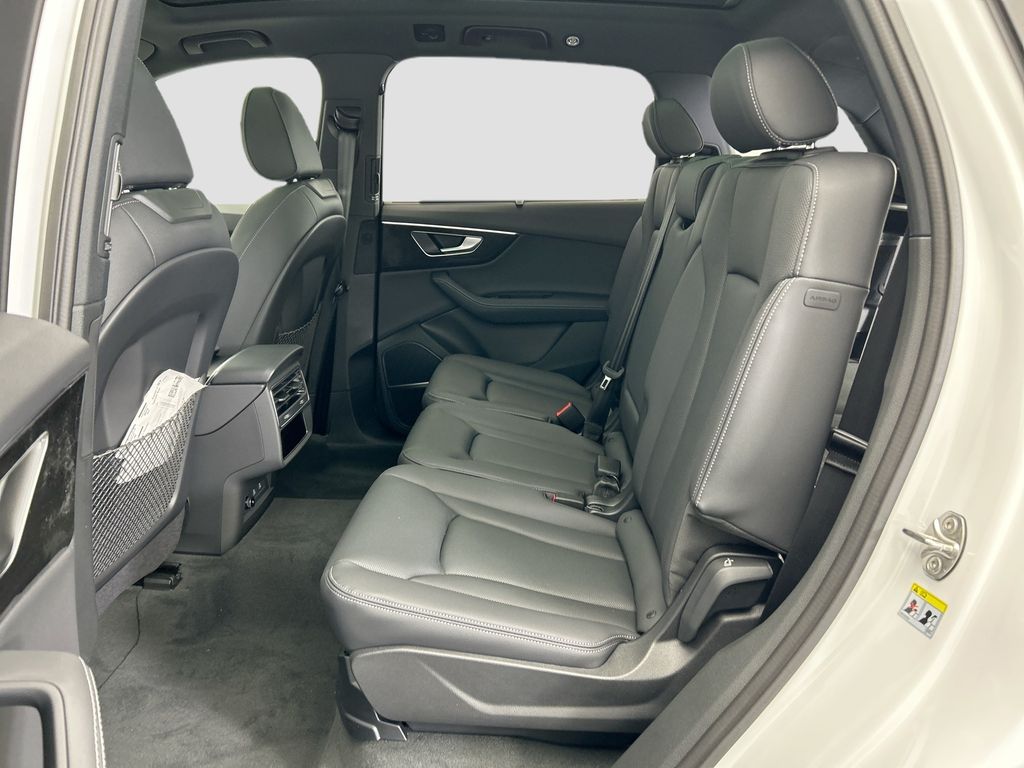 Thumbnail: 2026 Audi Q7 - 21