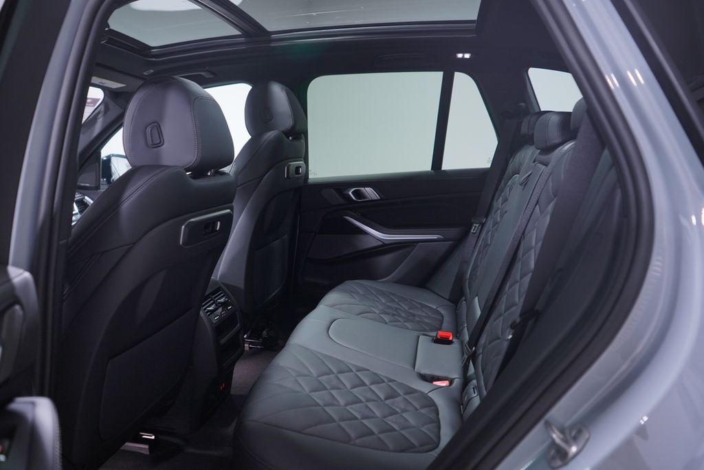 Thumbnail: 2026 BMW X5 - 9