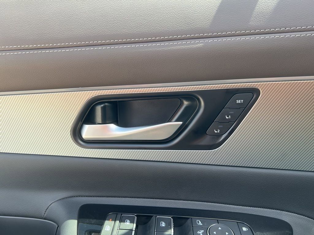 2025 Champagne Silver Metallic Nissan Murano Platinum AWD SUV
