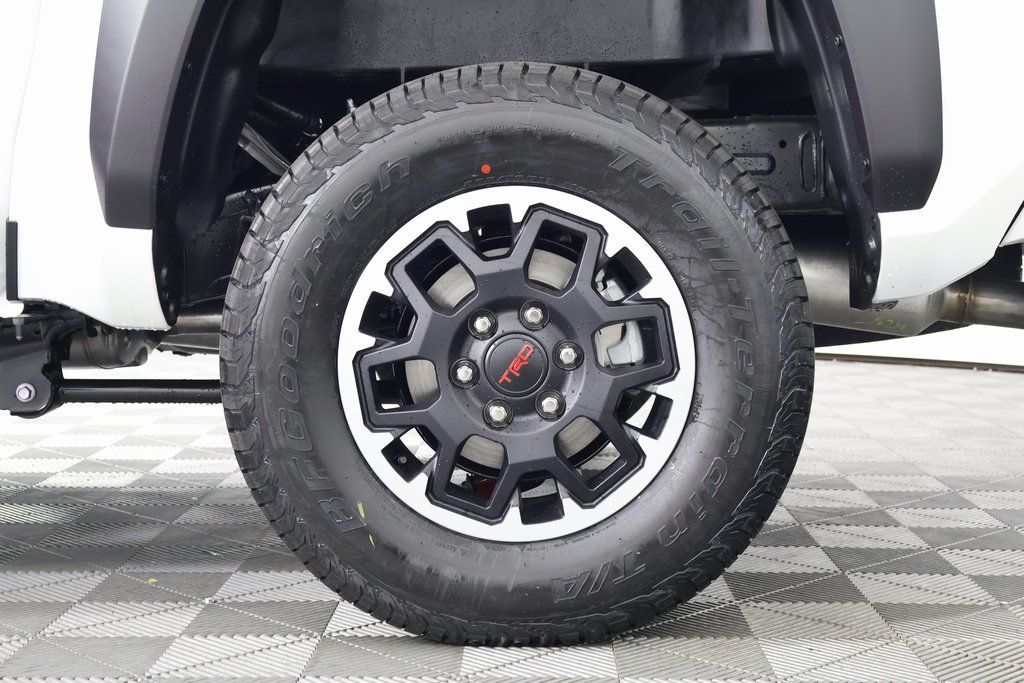 2025 Toyota Tacoma TRD Off-Road 10
