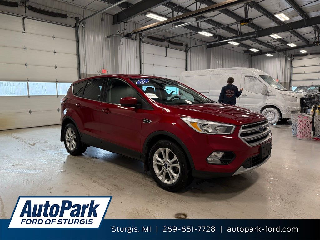 Ruby Red Metallic Tinted Clearcoat 2017 Ford Escape SE FWD SUV / Crossover Front-Wheel Drive 6-Speed Automatic