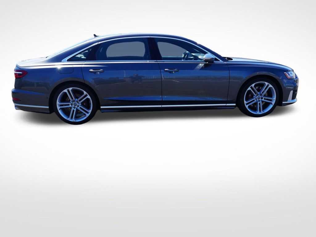 Thumbnail: 2020 Audi S8 - 6