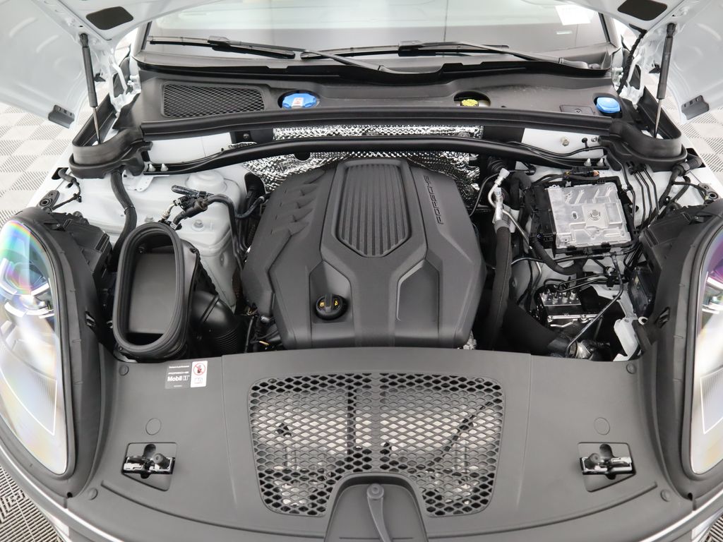 Thumbnail: 2025 Porsche Macan - 32